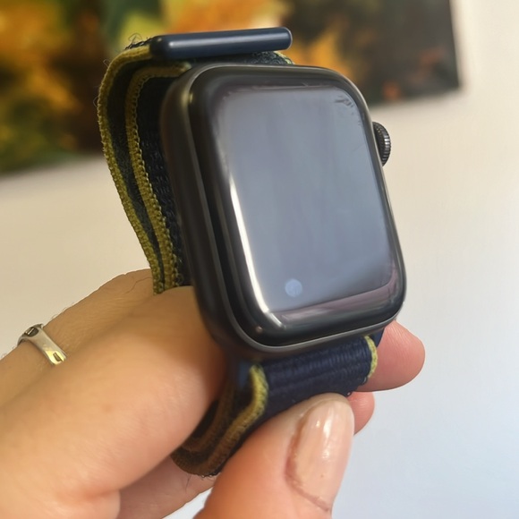 Apple Watch Series 5 - GPS - LTE - Picture 4 of 5